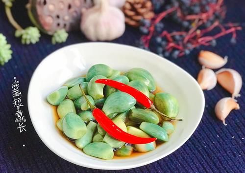  腊八遇上大寒，别忘了腌1罐腊八蒜，加这“2红2白”，蒜1晚就变绿