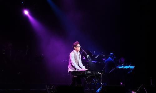 过气还不自知的音乐教父，总觉得自己很红，开了场演唱会很是尴尬！