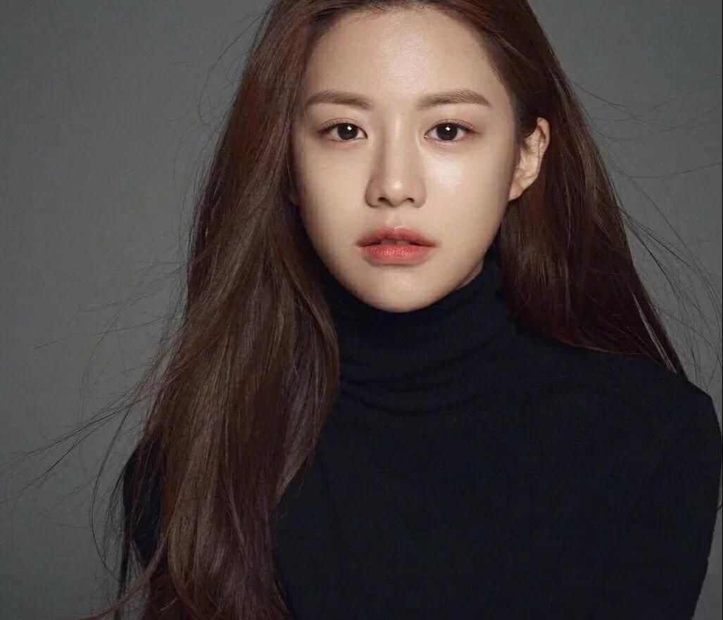 看倦了黑发色怎么办？不如试试这四款万能发色，显白还不挑人