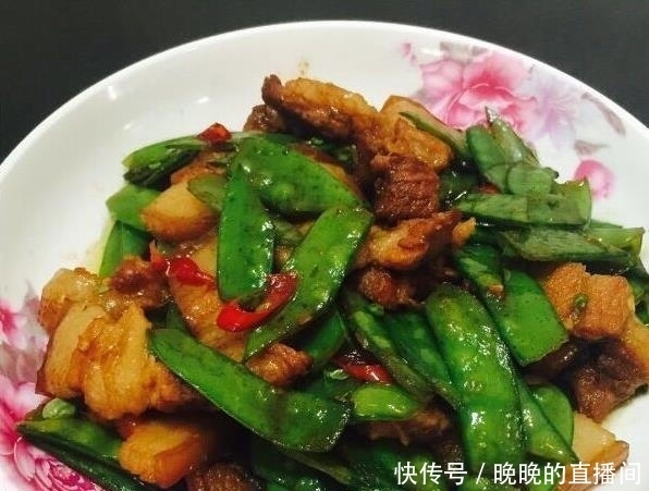 美食推荐:双椒鸡脯肉,荷兰豆炒五花肉,腐竹炒黄瓜,豉汁蒸排骨