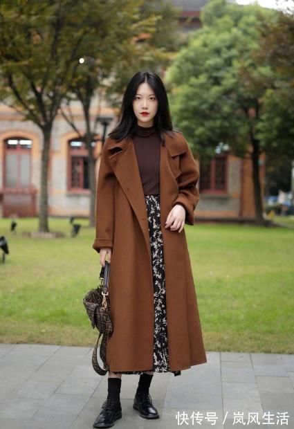 小个子 入冬最流行的大衣,是“过膝不过踝”,小个子女生穿时髦又显高