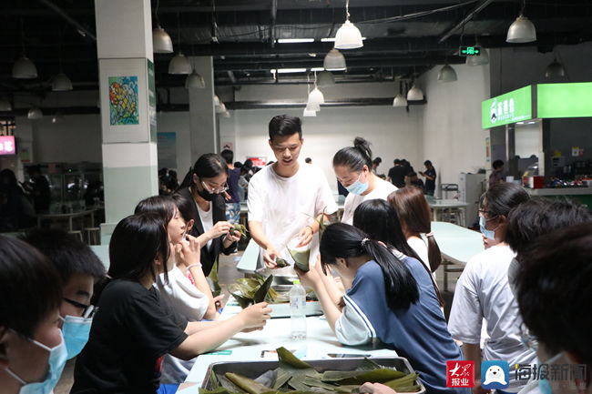 海报新闻讯|“粽香满校园，劳动最光荣”—济南市技师学院开展校园主题劳动课