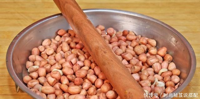 吃法|花生米最营养的吃法,不用煮也不油炸,这样做真是太香了,超解馋