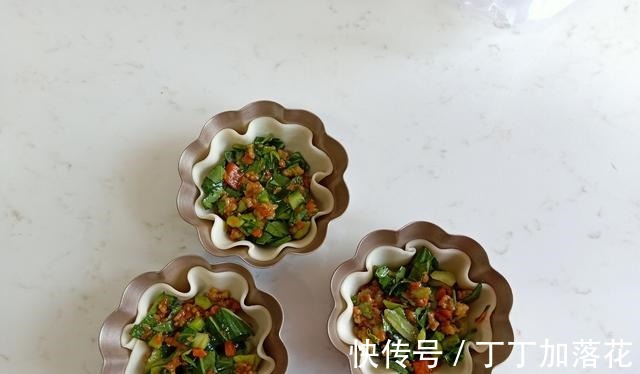 随手做个小吃,金黄酥脆香喷喷,不蒸不煮太简单,10分钟出一锅!