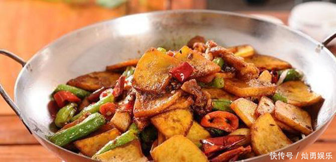 香菇|葱油鲜香菇,葱油豆腐,酱香鱿鱼,干锅土豆片的做法