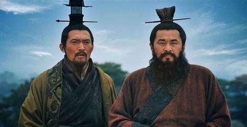 征求|曹操要改立曹植，征求贾诩意见，贾诩说完之后，曹操惊得一身冷汗