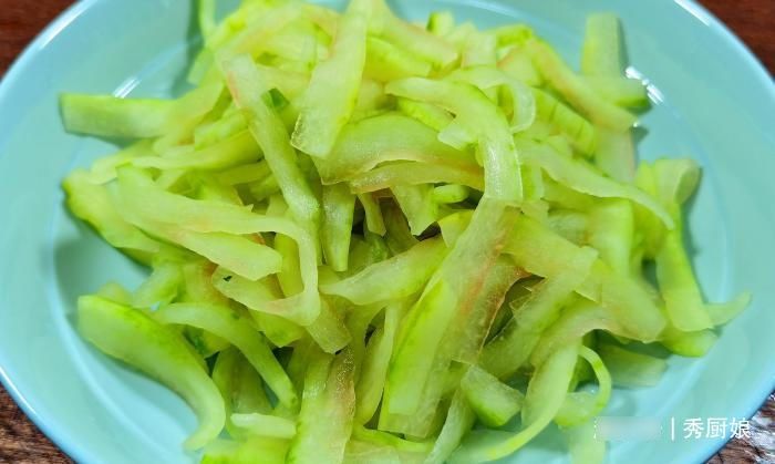 宝贝|很多人只吃果肉，其实果皮才是宝贝，切好一腌一拌，消暑又开胃