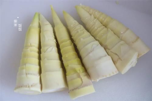 三月这菜正上市，虽然价格贵，但是简单一炒就好吃，遇到我必买