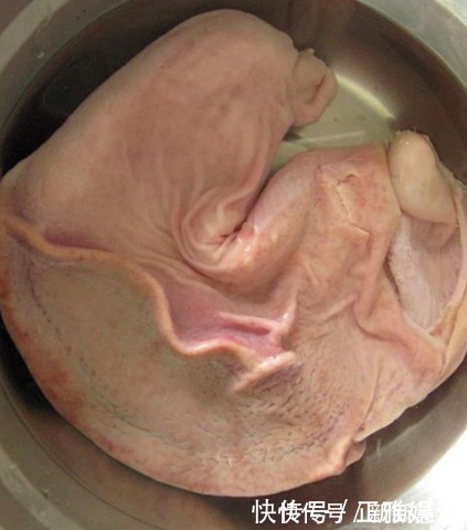 洗猪肚，只用盐水就错了，教你小窍门，洗完猪肚不黏不腥，太好吃