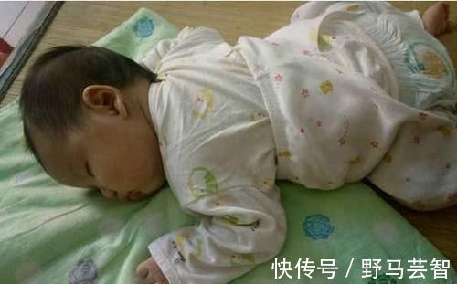 宝宝|宝宝爬着睡的好处你知道吗 别在强行给孩子翻身了, 顺其自然才好