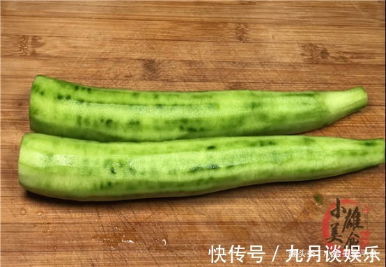 炒丝瓜时,马上下锅就错了,难怪丝瓜发黑没食欲,早懂早受益!