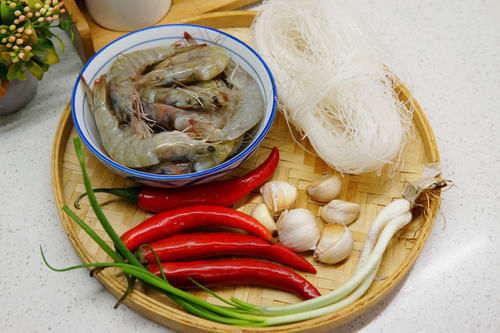 吉祥|年夜饭的压轴菜，上锅蒸一蒸，“富贵大虾”端上桌，火红吉祥