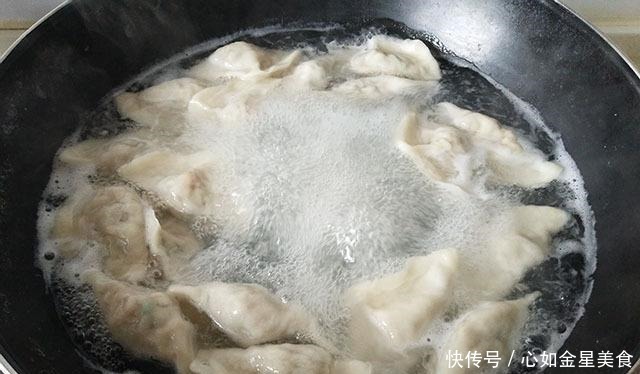 冷天,我常买它包饺子,泡好切碎拌进肉馅里,脆嫩鲜美,吃着真香