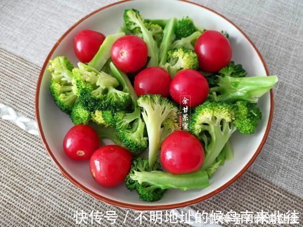 西兰花|一家三口的晚餐，30分钟备好上桌，荤素搭配也有粗粮，低脂也管饱