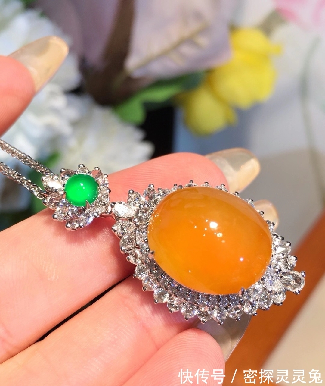 手镯#它自带高贵被称为“金翡翠”,如阳光般的温暖,给人庄重典雅之感