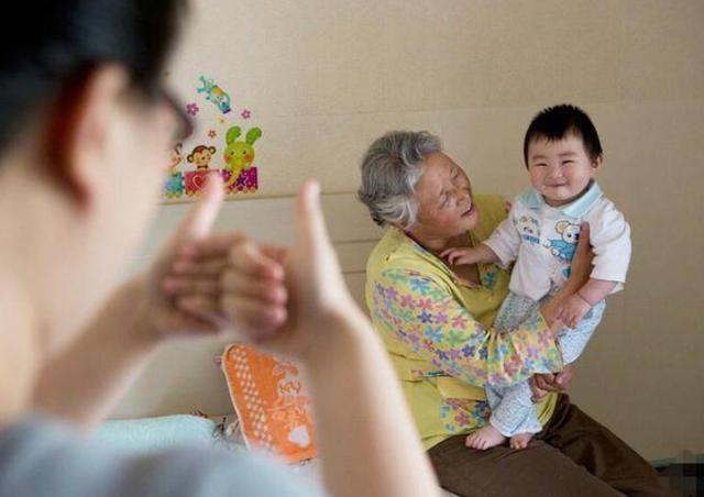 张姥姥|为什么姥姥大都不带三岁后的孩子奶奶的截胡不是没道理,好明智