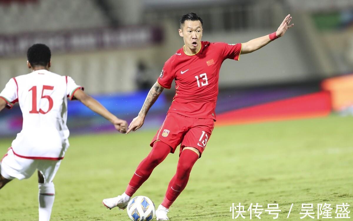 张玉宁|人民日报发话了!批评李铁:2换人都有错,上届国足爆发因有里皮