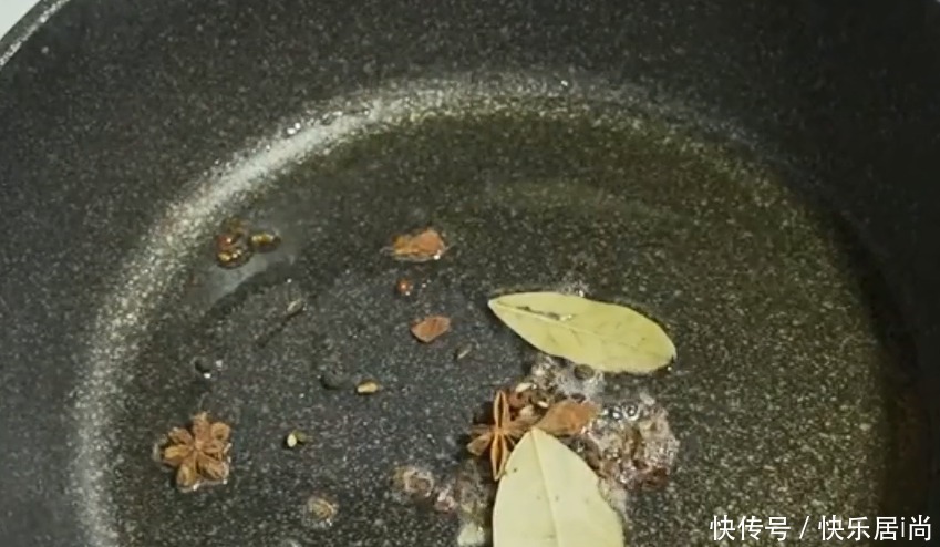 懒得炒菜,炖一锅懒人菜,荤素搭配,好吃不腻又简单!