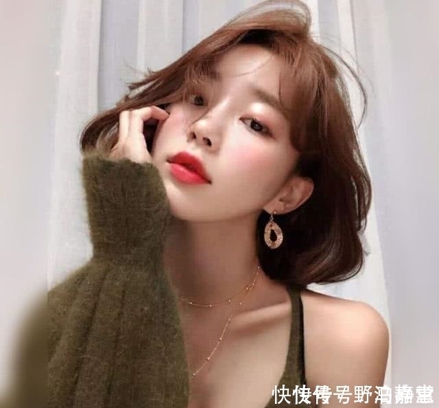 口红色|4个适合“黄皮”的口红色号,拒绝“踩雷”,轻松白上三个度