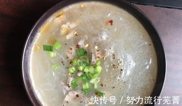 芹菜段|粉丝虾米芹菜汤，鲜嫩爽口，滋味十足的口感，真是美味的不得了！