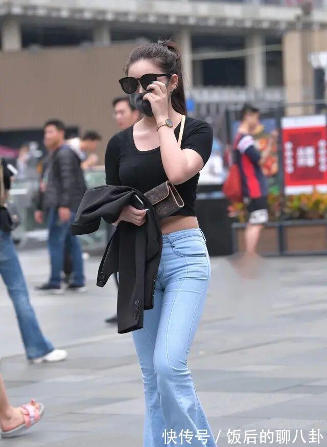 搭配|牛仔裤,搭配蓝色长袖衫,简约靓丽有气质,显身材又耐看