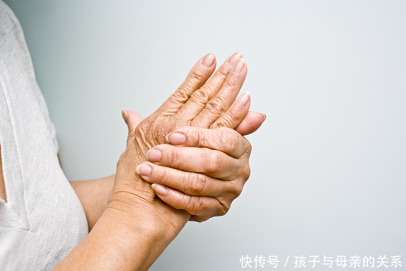 乖乖|高血压“害怕”一物,不是芹菜,水里放一勺,血压乖乖下降