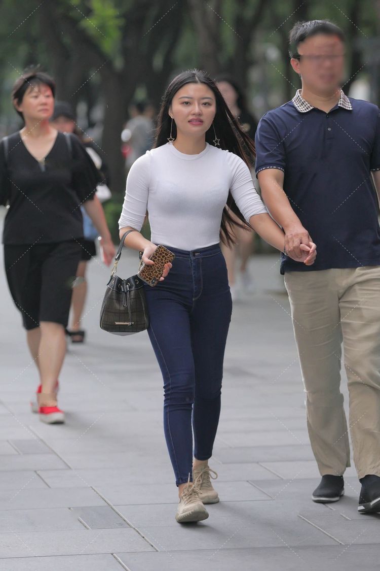 上衣 紧身日常装穿搭,简约大方,凸显的极简时尚风格