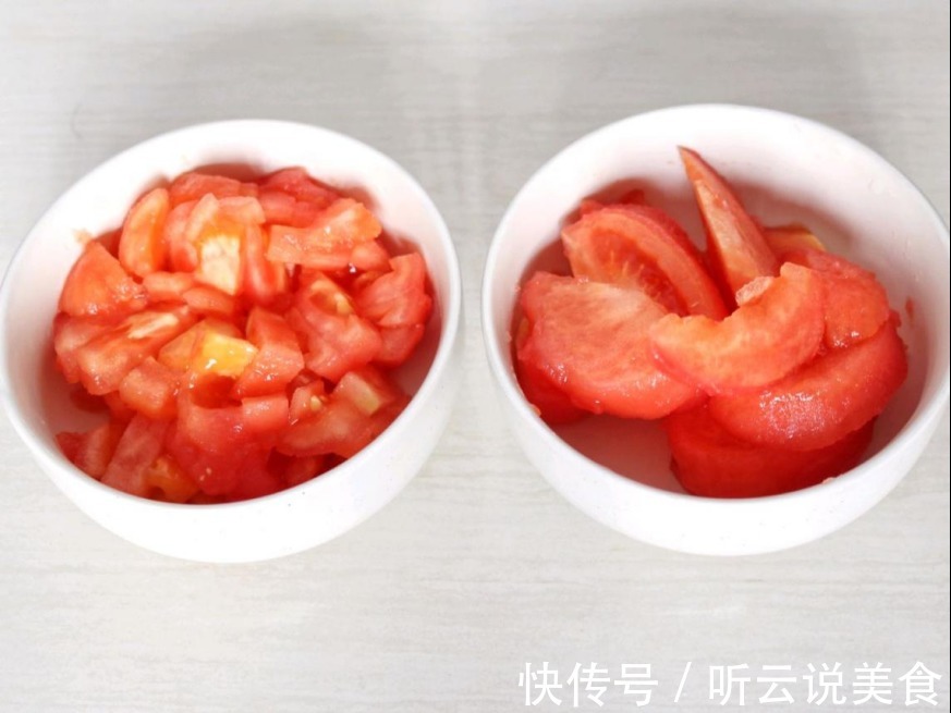 番茄鱼家常做法，鱼片滑嫩如豆腐，汤汁酸爽开胃！