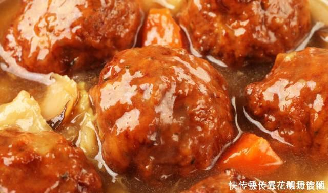 大厨教你做红烧狮子头,肉质鲜嫩不腻,你学会了吗