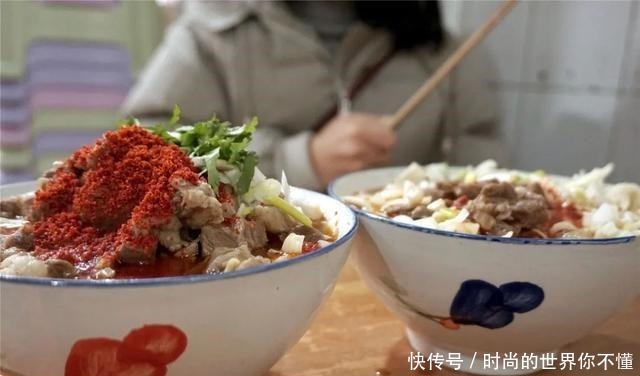 24年街边小店,一碗面70元,还没到饭点就座无虚席……!