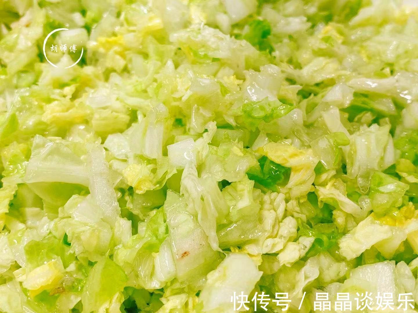 拌白菜肉馅时，最忌用盐杀白菜！学会饭店的做法，猪肉鲜香白菜嫩