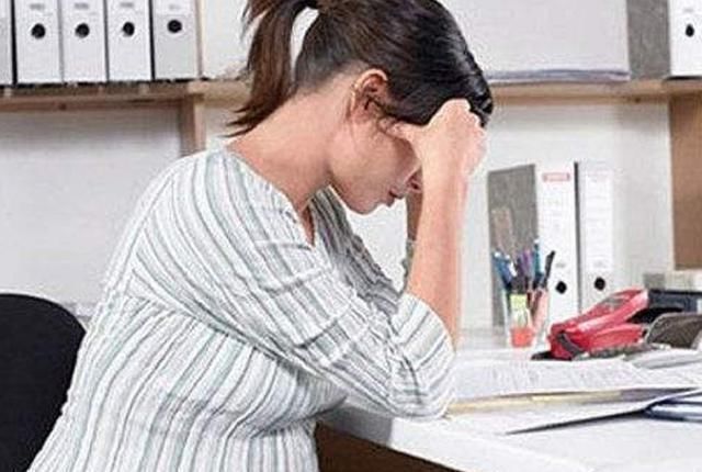 产妇|有种“产妇”叫卡戴珊，自己动手拽出婴儿，网友恐怖如斯