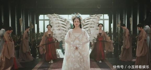 周迅汤唯能装嫩就被夸,为何41岁章子怡就