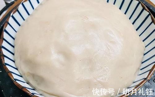 喜欢吃香芋的看过来,打成泥搓成条,简单一做,外酥内软不够吃