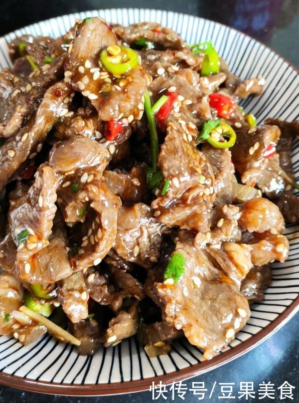 凉拌香辣牛肉|这道凉拌香辣牛肉，汤汁都要舔干净