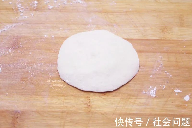 纯素馅大包子，鲜嫩多汁，比肉的还香，一次多蒸点，早餐也有了