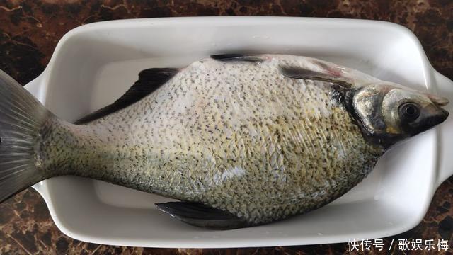 炖鱼原来如此简单,不煎不炸,十分钟吃到鲜汁炖鱼,连汤汁都不剩