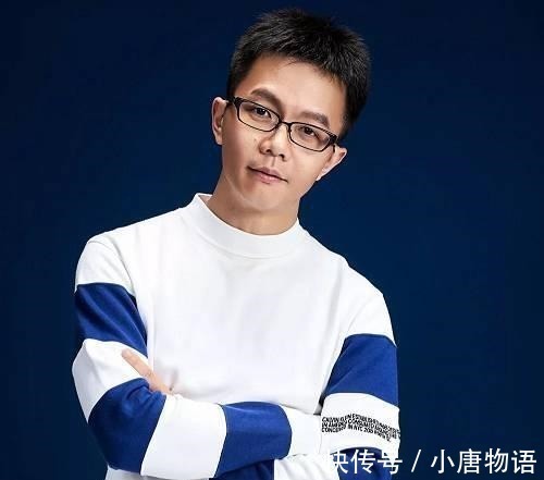 书迷!这个人的小说无人敢拍, 曾被告上法庭, 书迷寄去的刀片“堆成山”!