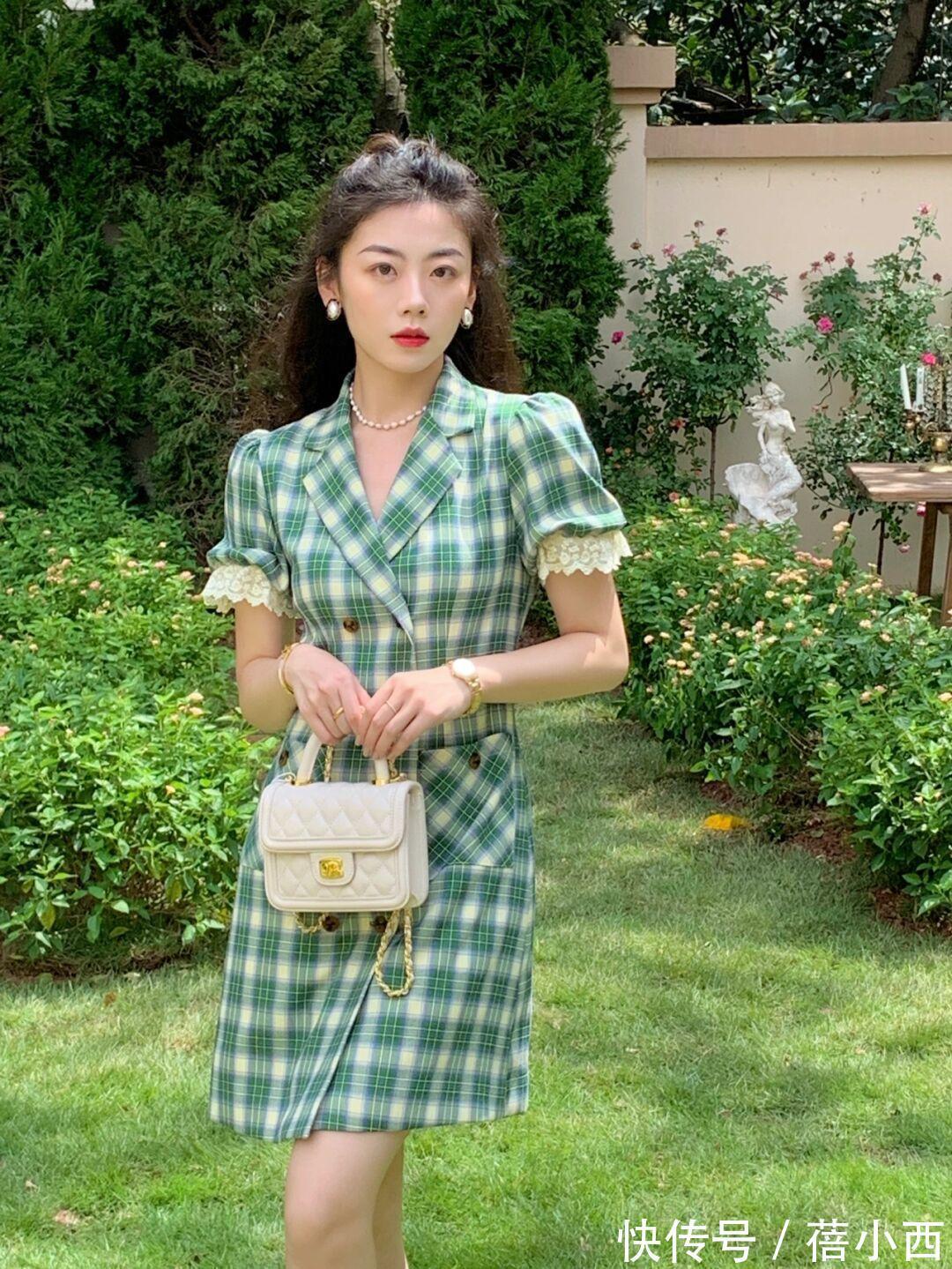 穿搭|夏末初秋如何穿才时髦?学这位博主的复古穿搭造型,瞬间展现魅力
