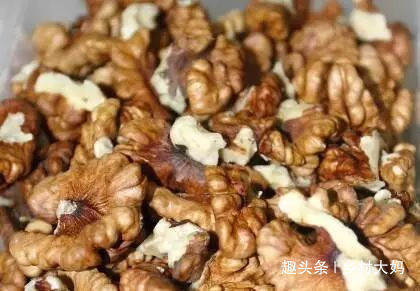 面色|核桃和此物一起煮，面色红润，皱纹消失了，睡眠也好了，早吃早好