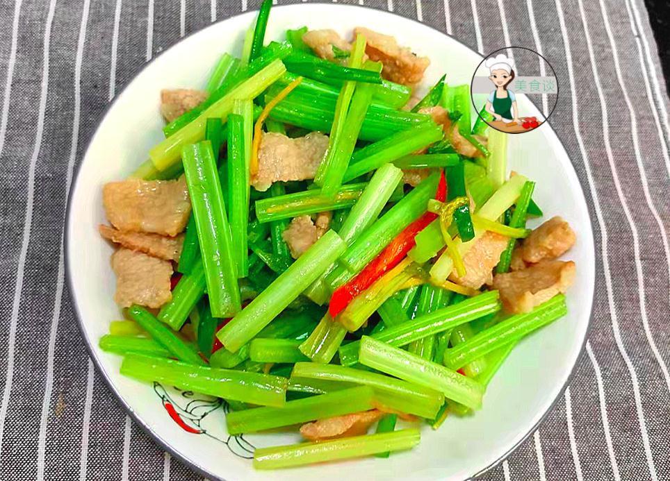 芹菜杆|便秘最怕此菜,冬天干燥要多吃,给肠道洗洗澡,润肠通便预防便秘