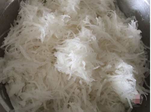 在家烙馅饼,总是没有外面买的皮柔软,其实技巧都在和面上