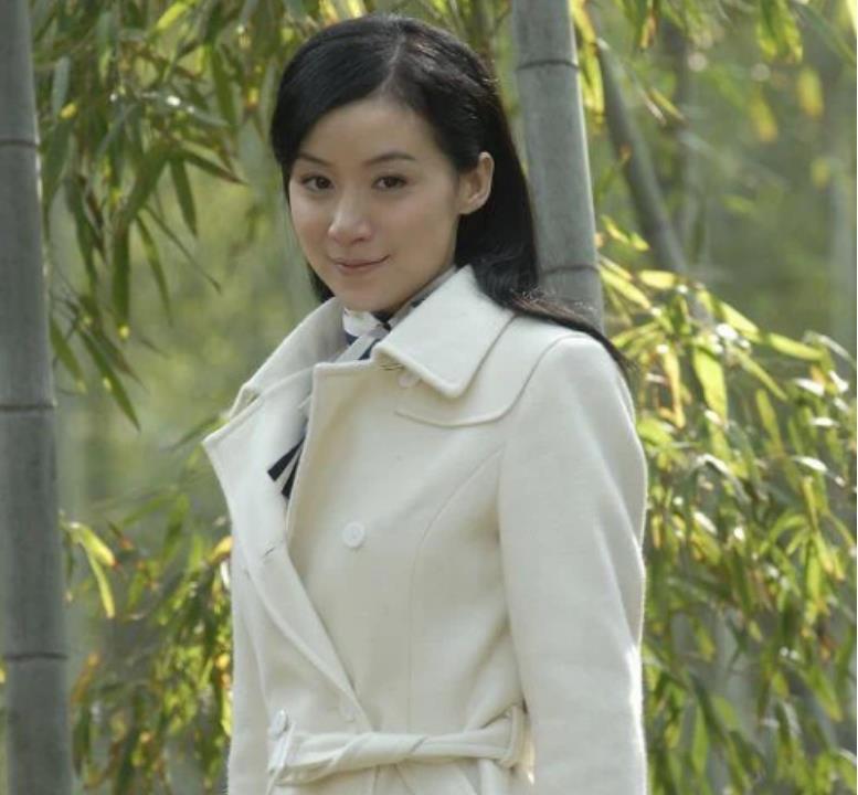 曾是霸屏女主,杨幂佟丽娅都给她做过配角,