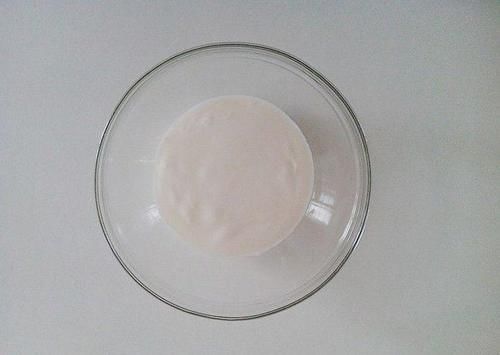 酸奶核桃蛋糕，简单易做，一样很滋润的感觉，入口即化