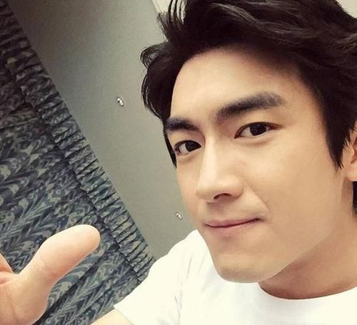 豪宅|林更新曬出自己的豪宅，頭一次見(jiàn)全紅木的廚房，做飯會(huì)特別香嗎？