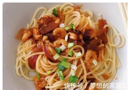 茄汁虾仁|此面汤汁浓郁，越嚼越想吃，一碗都不够吃，家人都爱吃！