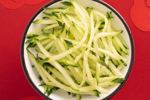 老少皆宜|夏天出汗多，就吃黄瓜馅饺子，鲜嫩多汁很清爽，出锅孩子抢着吃