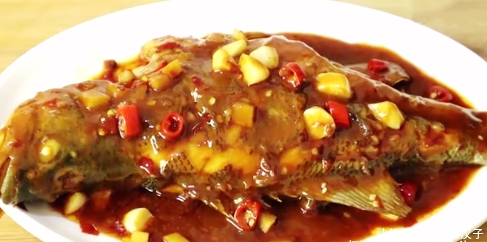 破皮|无论煎什么鱼,想要不破皮不粘锅,别直接下锅,教你一招