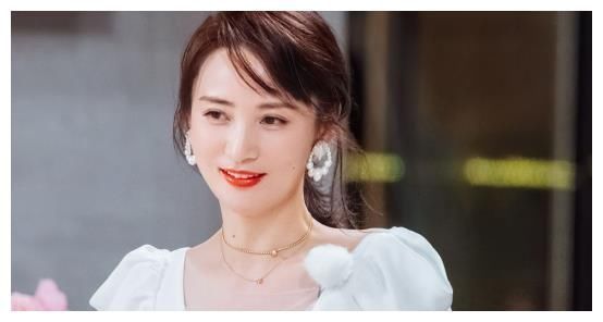 陳建斌真有眼福,蔣勤勤吃飯時(shí)脫妝,真實(shí)顏值看呆現(xiàn)場(chǎng)男嘉賓