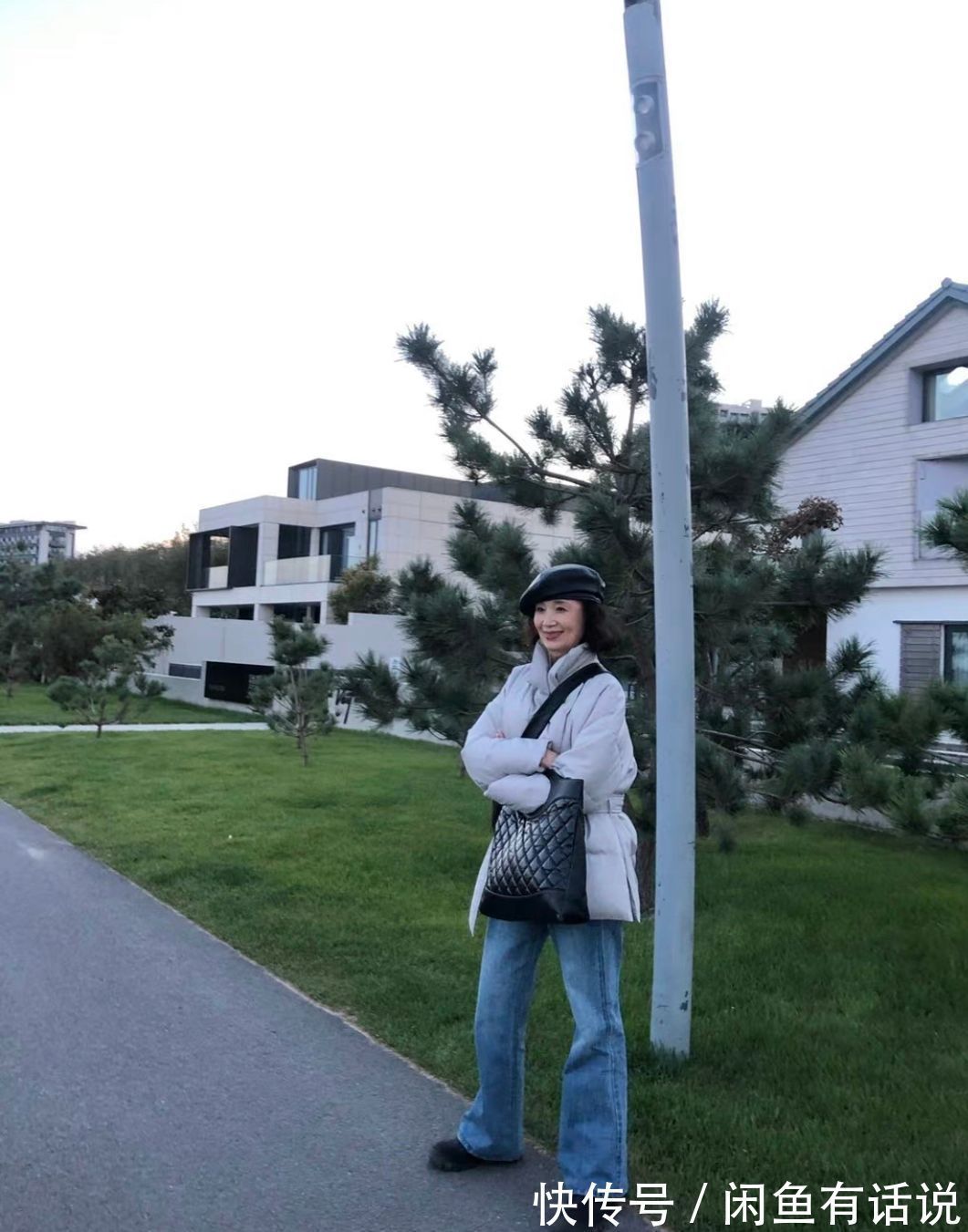 宽松|三木妈妈不戴帽子也好美，基础款就能穿出高级感，58岁气质太出众